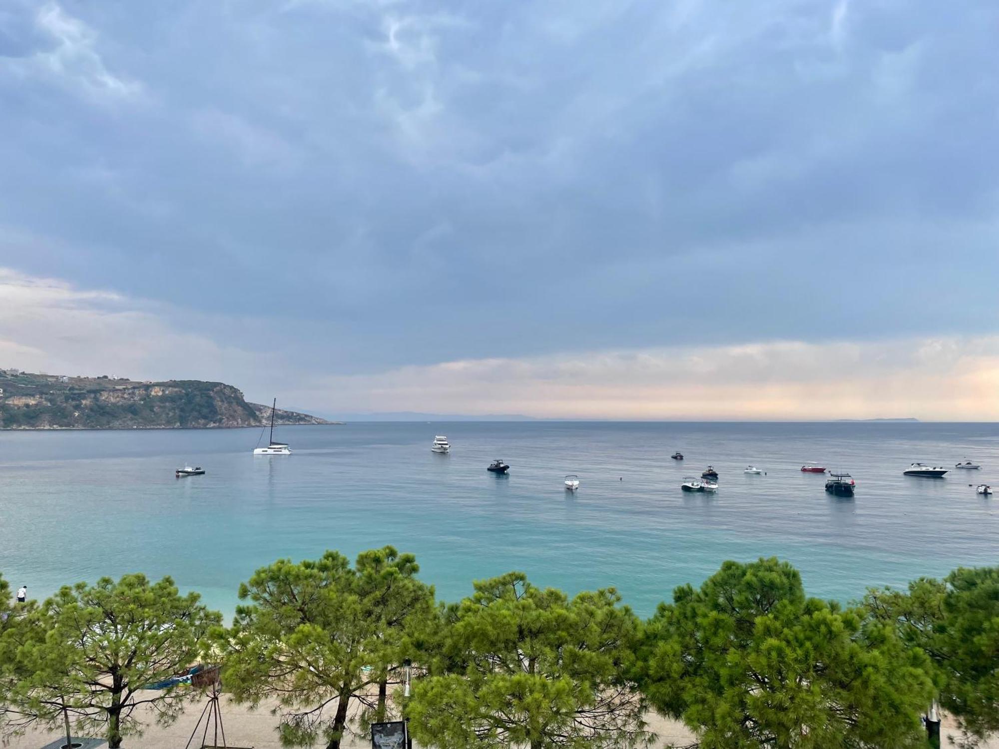 Guesthouse 1932 Himare Bagian luar foto