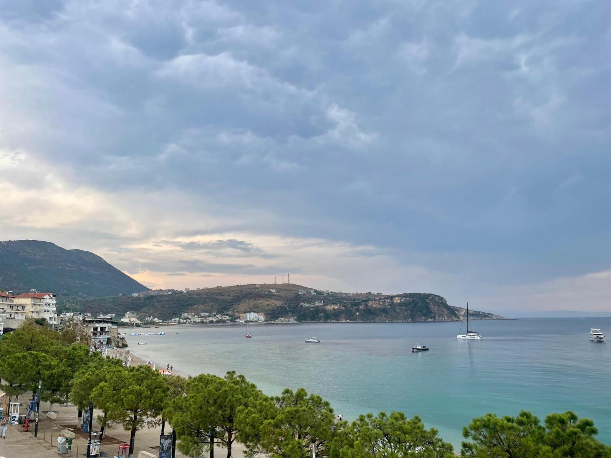 Guesthouse 1932 Himare Bagian luar foto