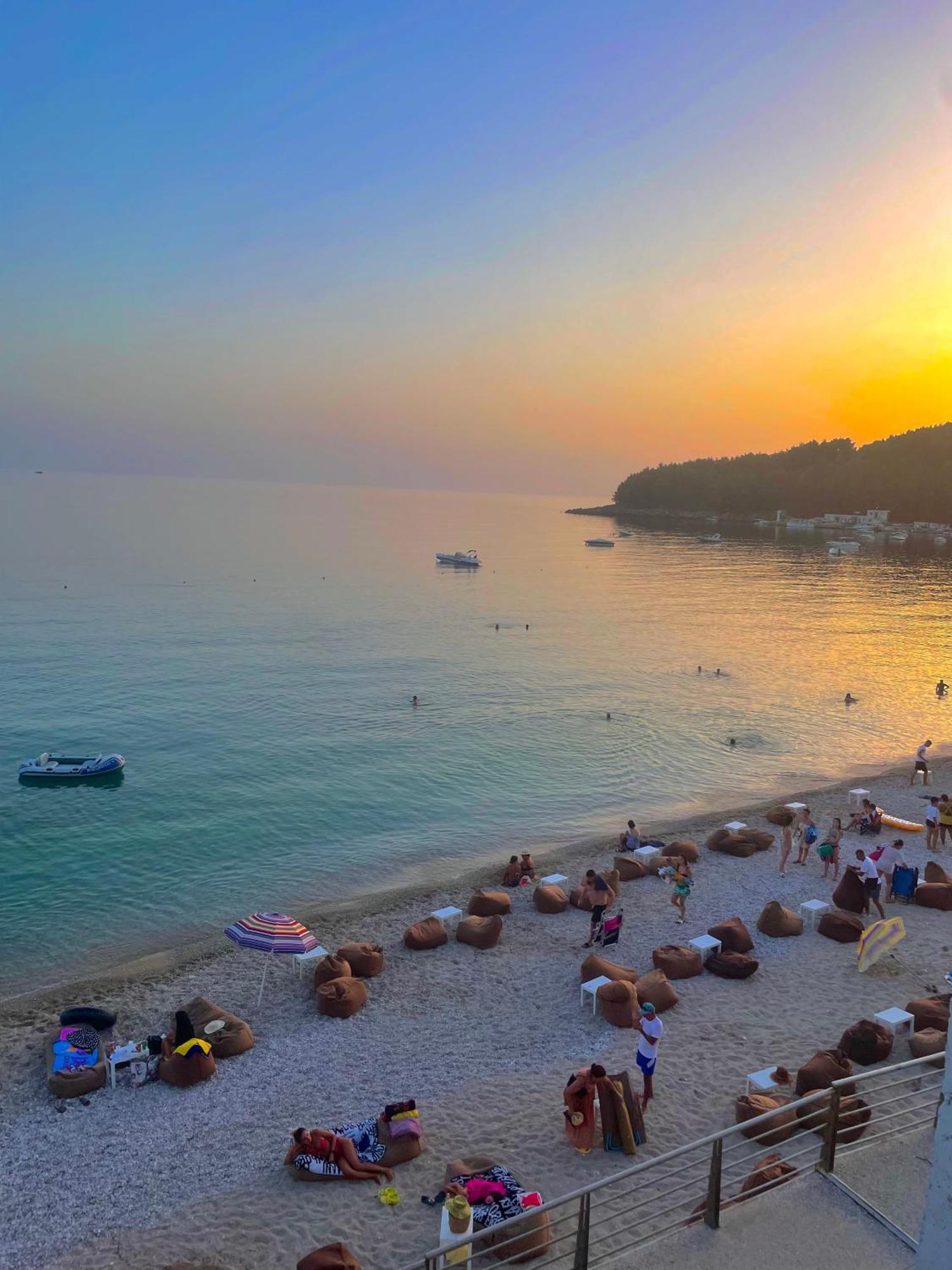Guesthouse 1932 Himare Bagian luar foto