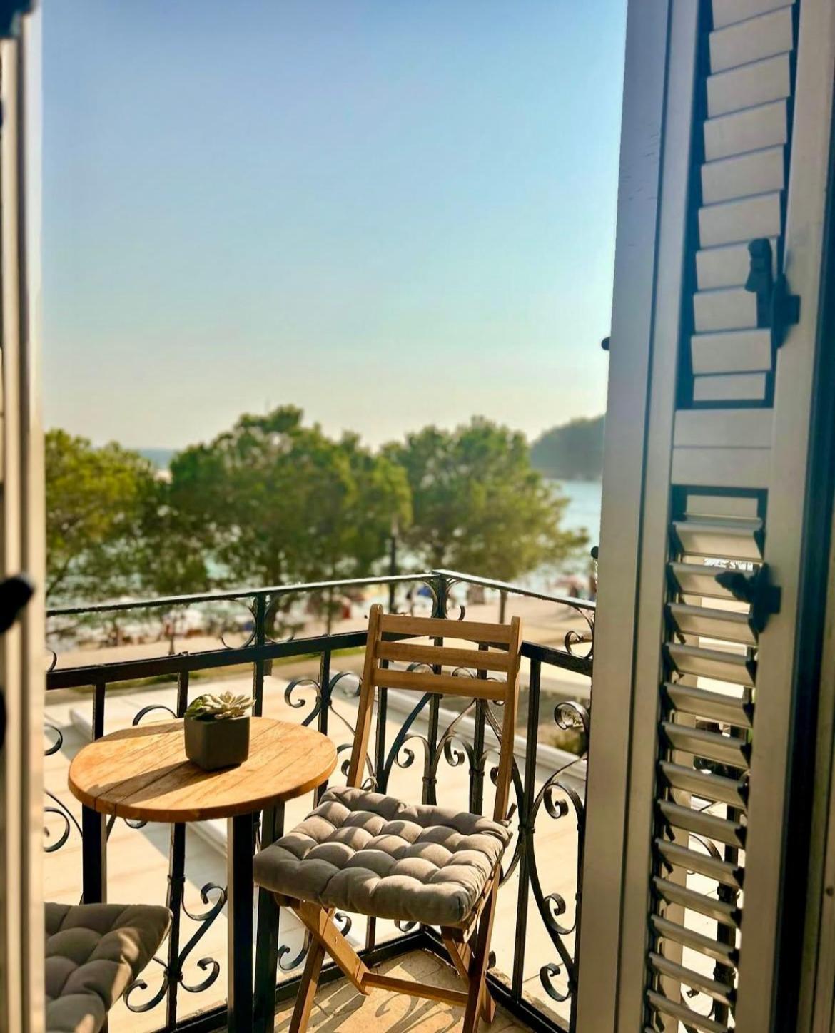 Guesthouse 1932 Himare Bagian luar foto