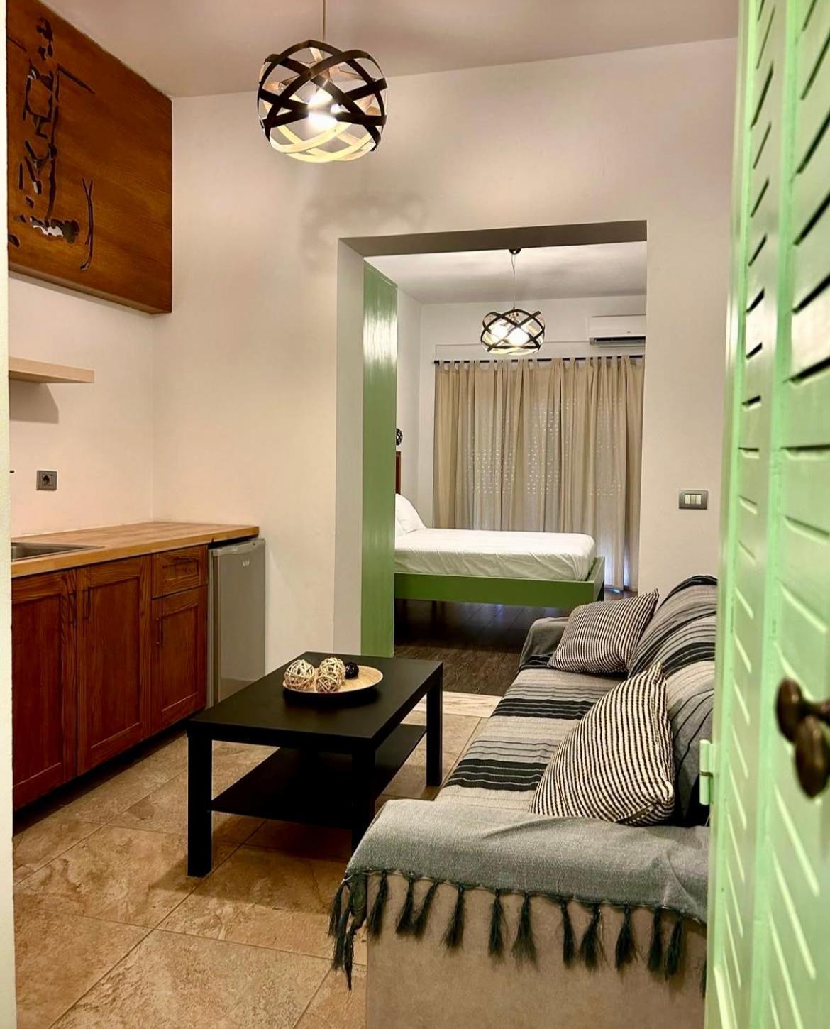 Guesthouse 1932 Himare Bagian luar foto