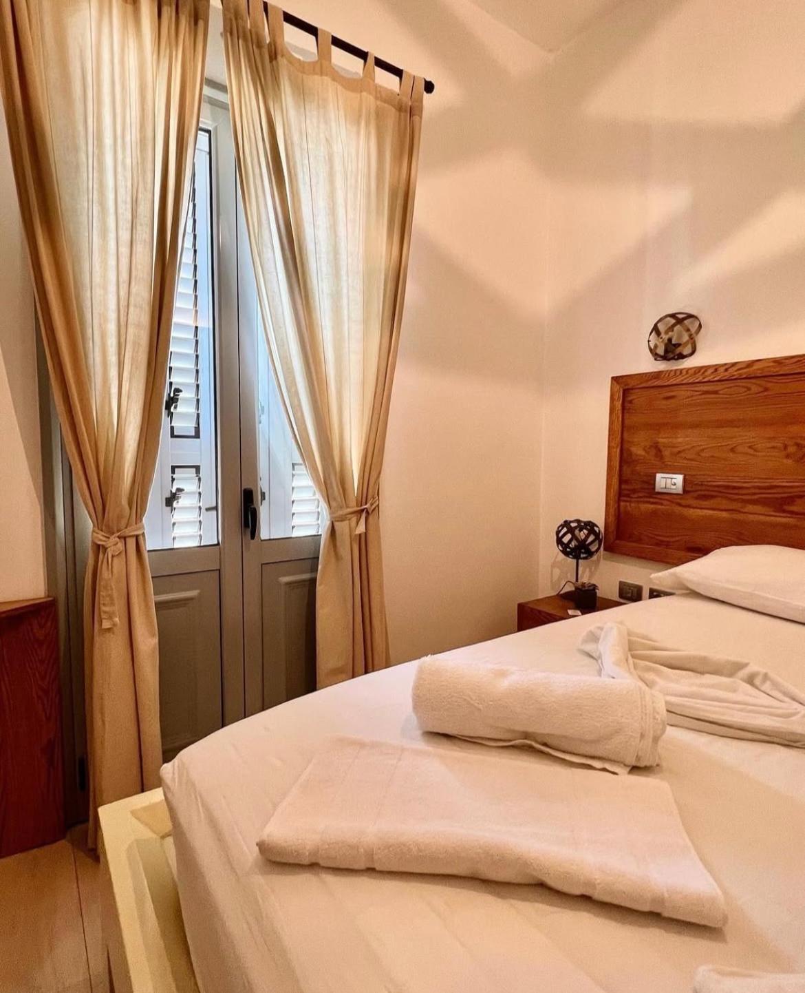 Guesthouse 1932 Himare Bagian luar foto