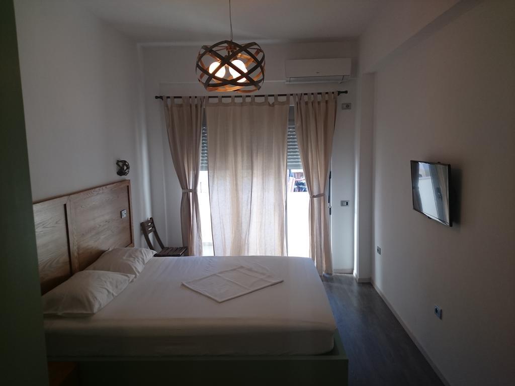 Guesthouse 1932 Himare Bagian luar foto