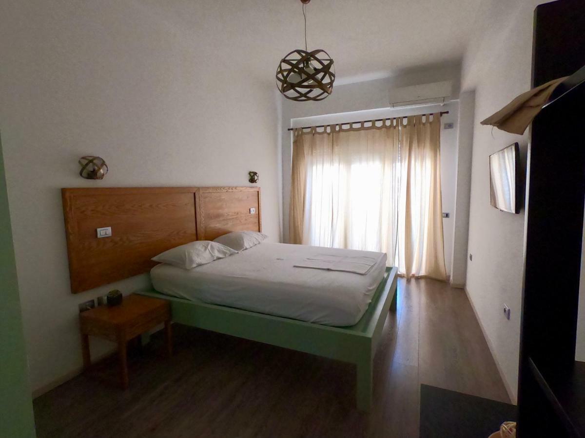 Guesthouse 1932 Himare Bagian luar foto