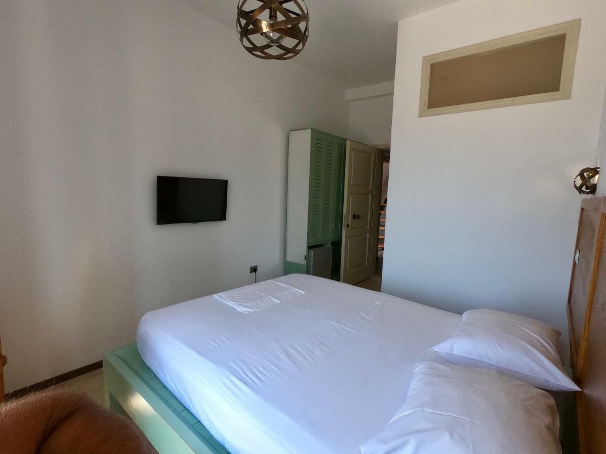 Guesthouse 1932 Himare Bagian luar foto