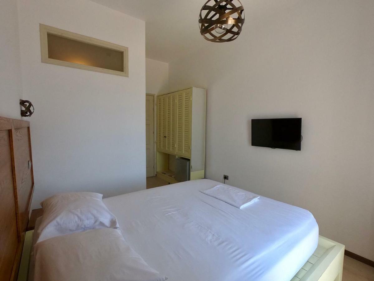 Guesthouse 1932 Himare Bagian luar foto
