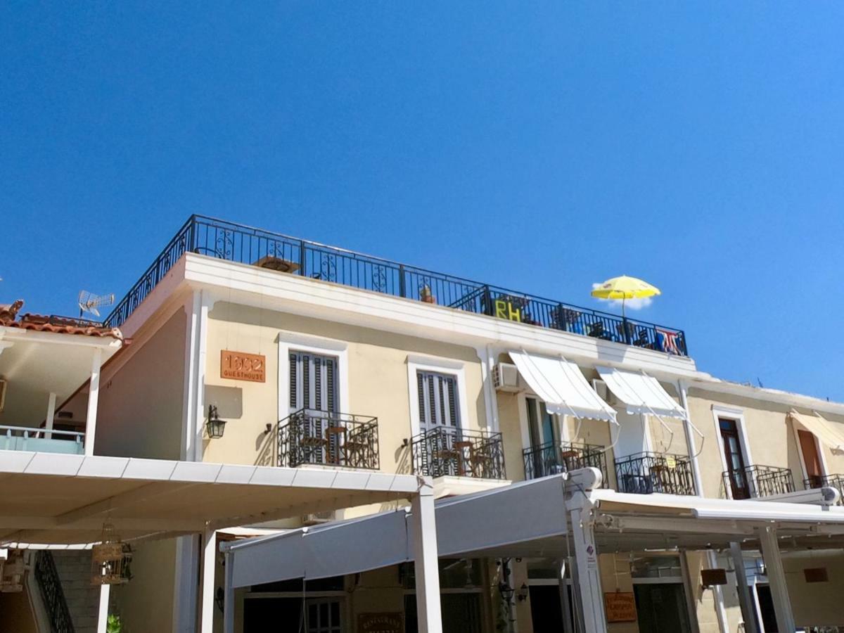 Guesthouse 1932 Himare Bagian luar foto